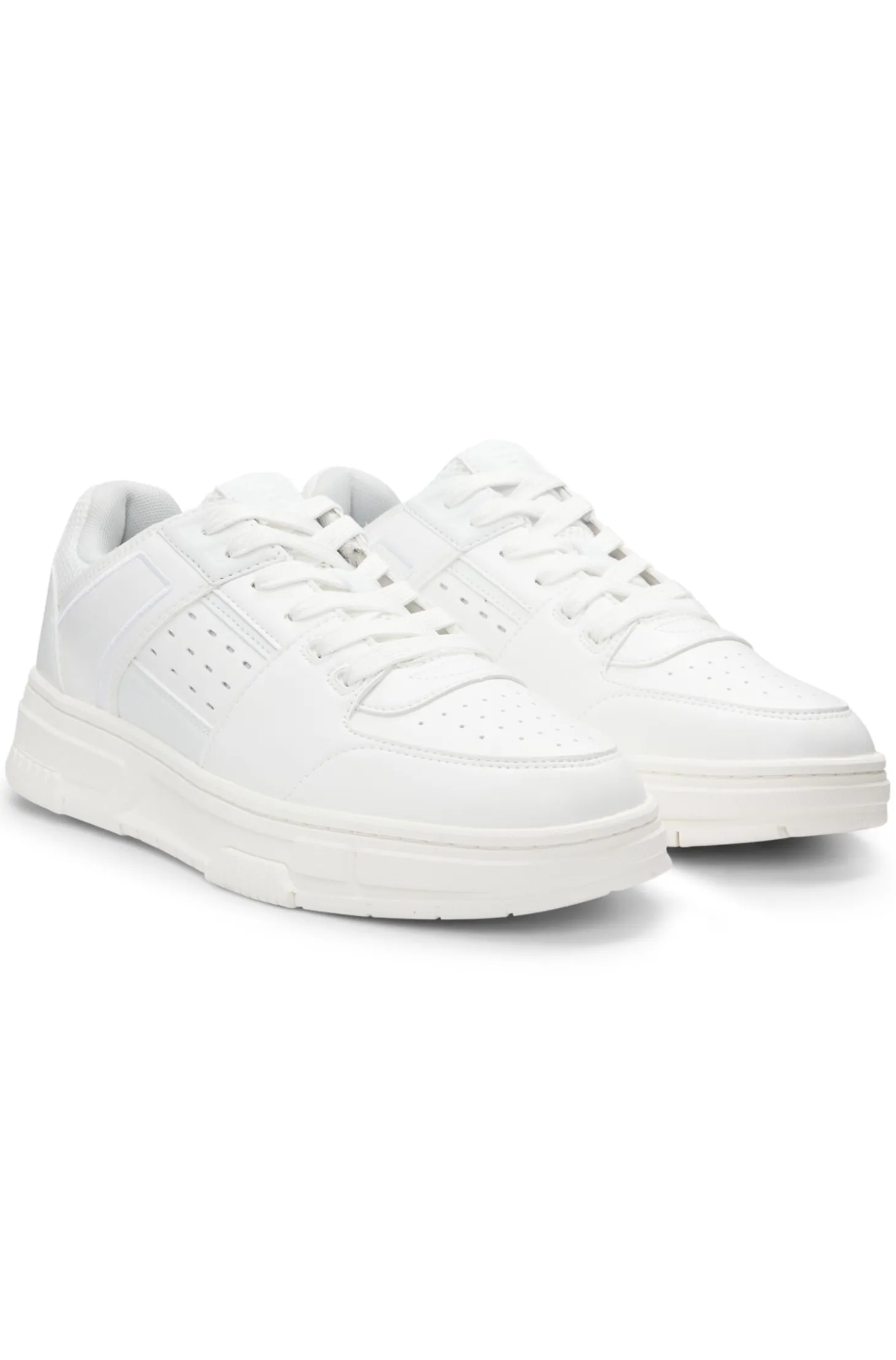 Sneakers aus Kunstleder mit Mesh-Details