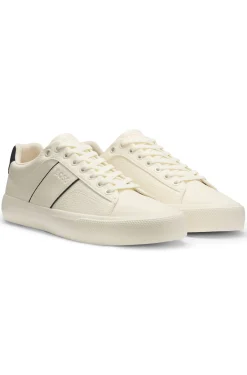 Sneakers aus Kunstleder mit unifarbenen und genarbten Strukturen