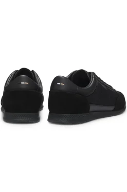 Sneakers aus Material-Mix mit Nahtdetails