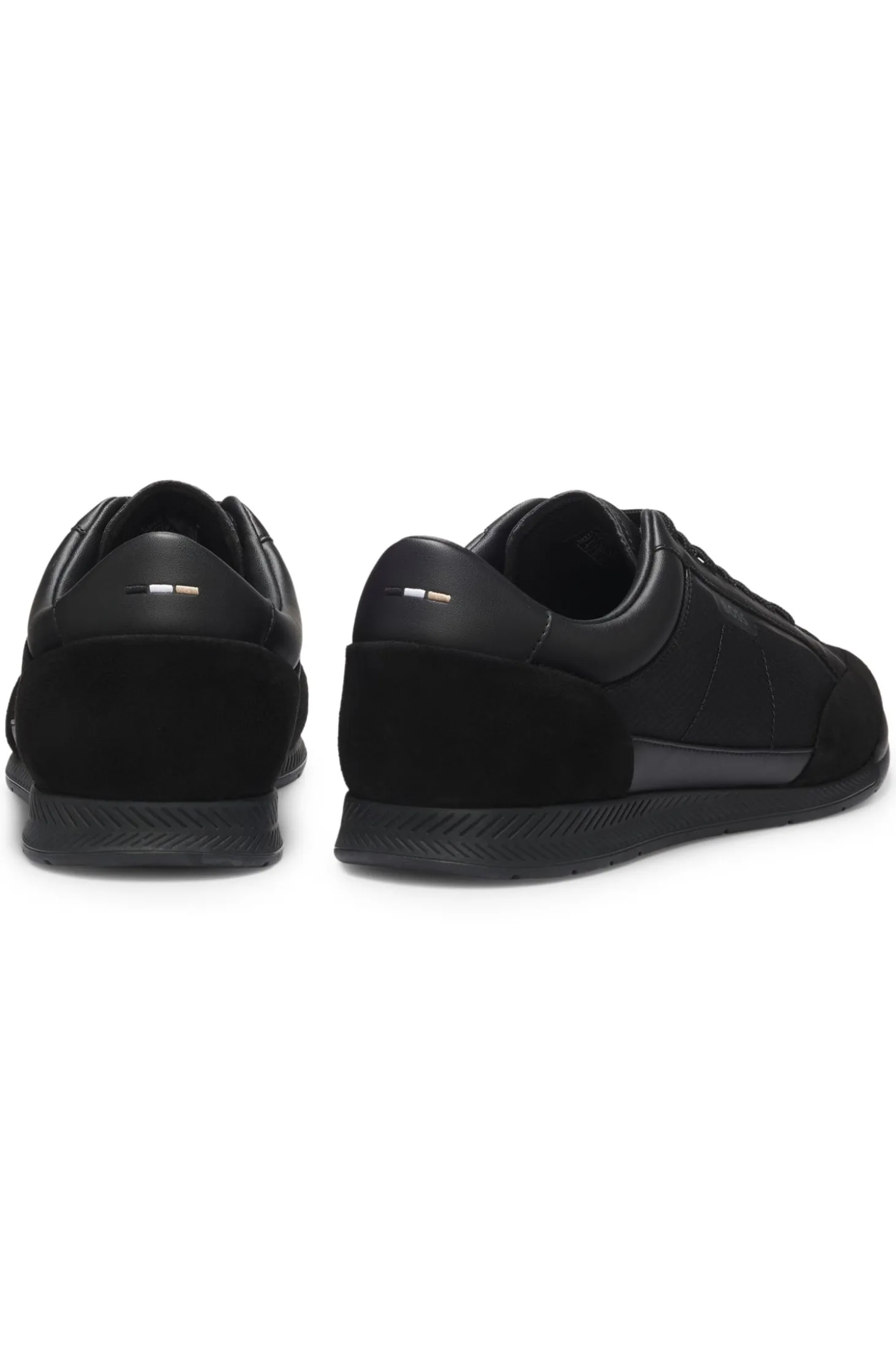 Sneakers aus Material-Mix mit Nahtdetails