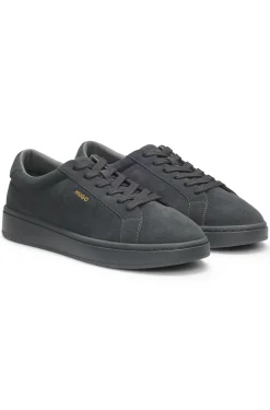 Sneakers aus Veloursleder mit goldfarbenem Folien-Logo