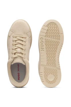 Sneakers aus Veloursleder mit goldfarbenem Folien-Logo