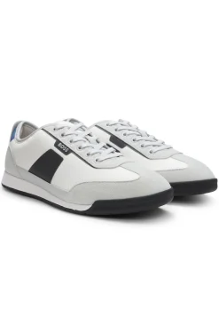 Sneakers aus verschiedenen Materialien mit gerippter Laufsohle
