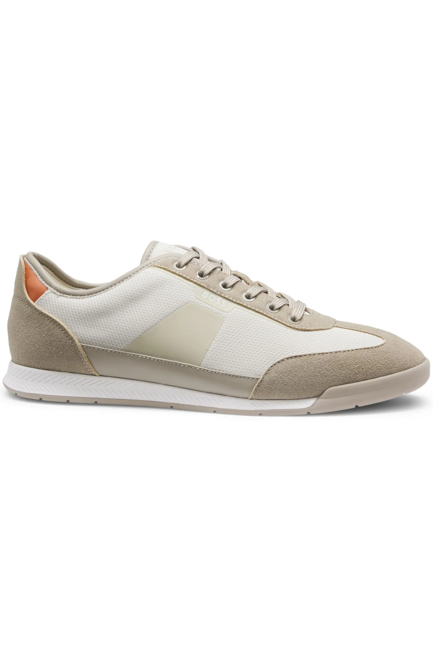 Sneakers aus verschiedenen Materialien mit gerippter Laufsohle