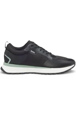 Sneakers aus verschiedenen Materialien mit Mesh und Logos
