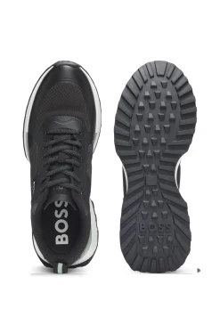 Sneakers aus verschiedenen Materialien mit Mesh und Logos
