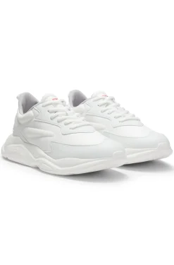 Sneakers in Canvas-Optik mit Logo an der Ferse