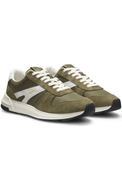 Sneakers mit Veloursleder-Besatz und Logo-Details
