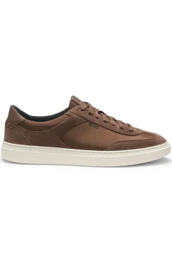Sneakers mit Veloursleder-Details und Schnürung