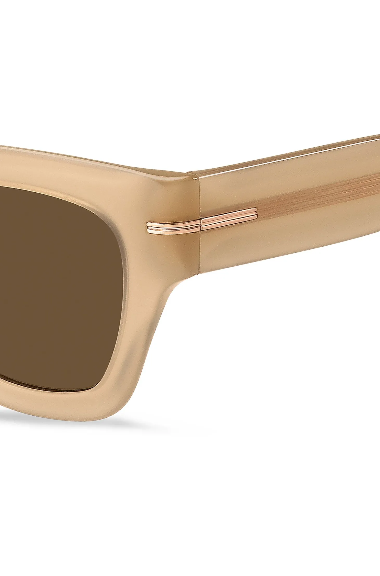 Sonnenbrille aus beigem Acetat mit charakteristischen goldfarbenen Details