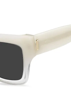Sonnenbrille aus opalfarbenem Acetat mit charakteristischen Metalldetails
