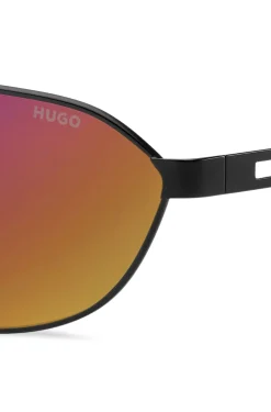 Sonnenbrille aus schwarzem Metall mit Cut-out-Logo