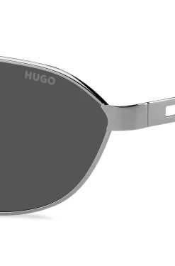 Sonnenbrille mit Metallfassung und ausgestanztem Logo