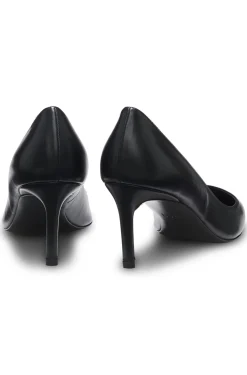 Spitze Pumps aus Leder