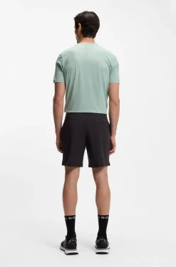 Sportive Shorts mit Vier-Wege-Stretch und wasserabweisendem Finish