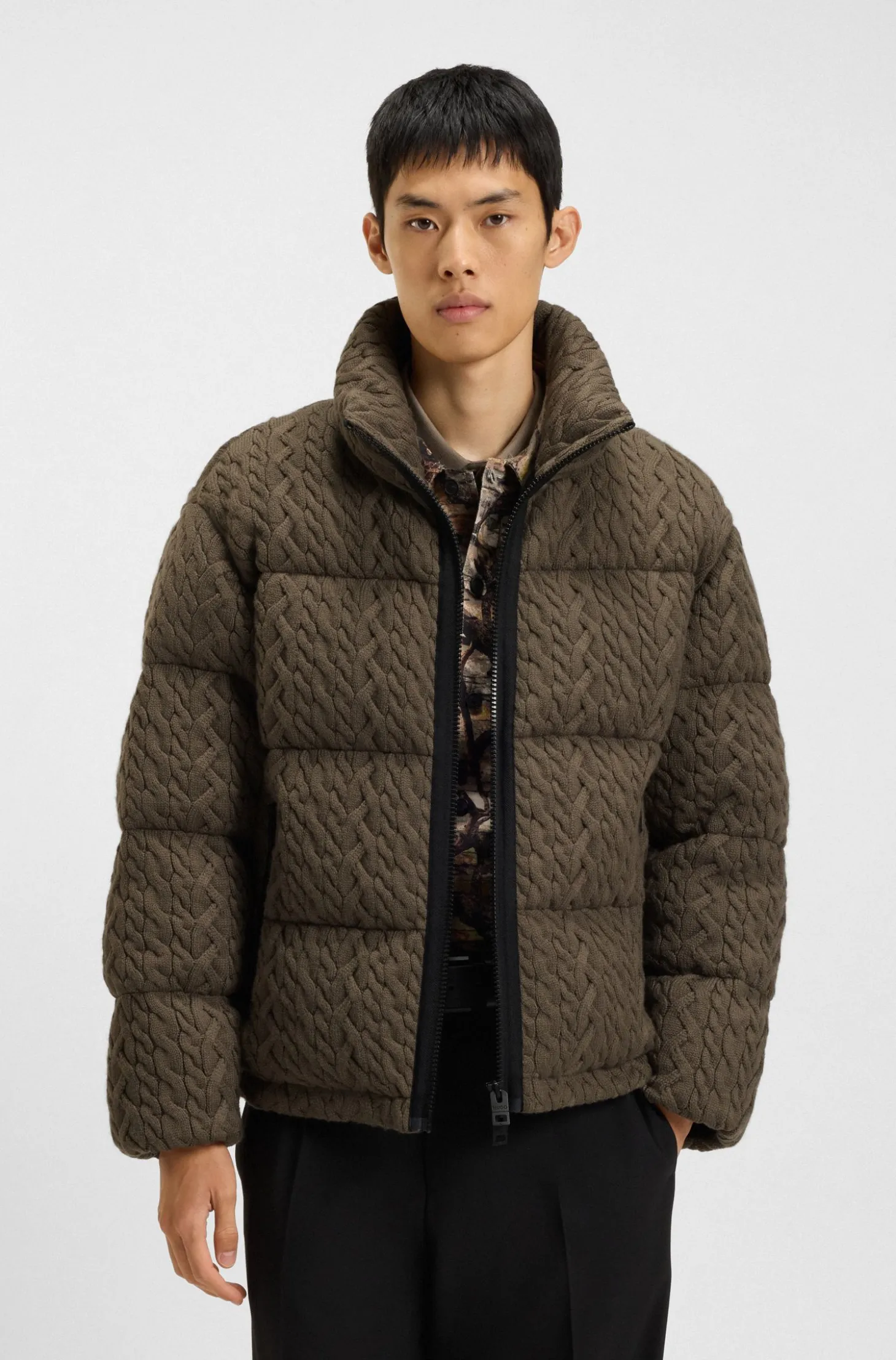 Steppjacke mit Zopfmuster-Struktur
