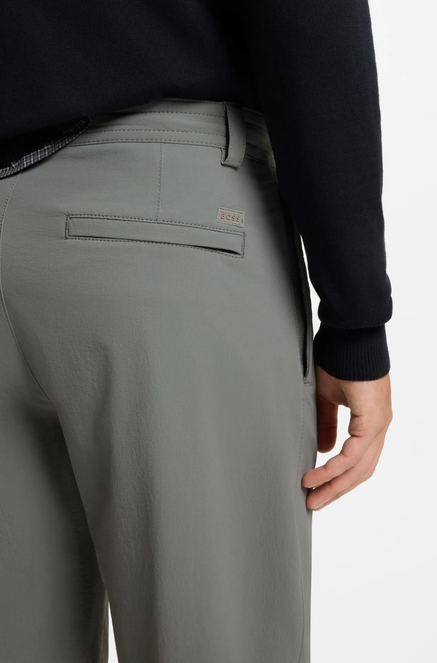 Straight-Tapered-Fit Chino aus Stretch-Gewebe
