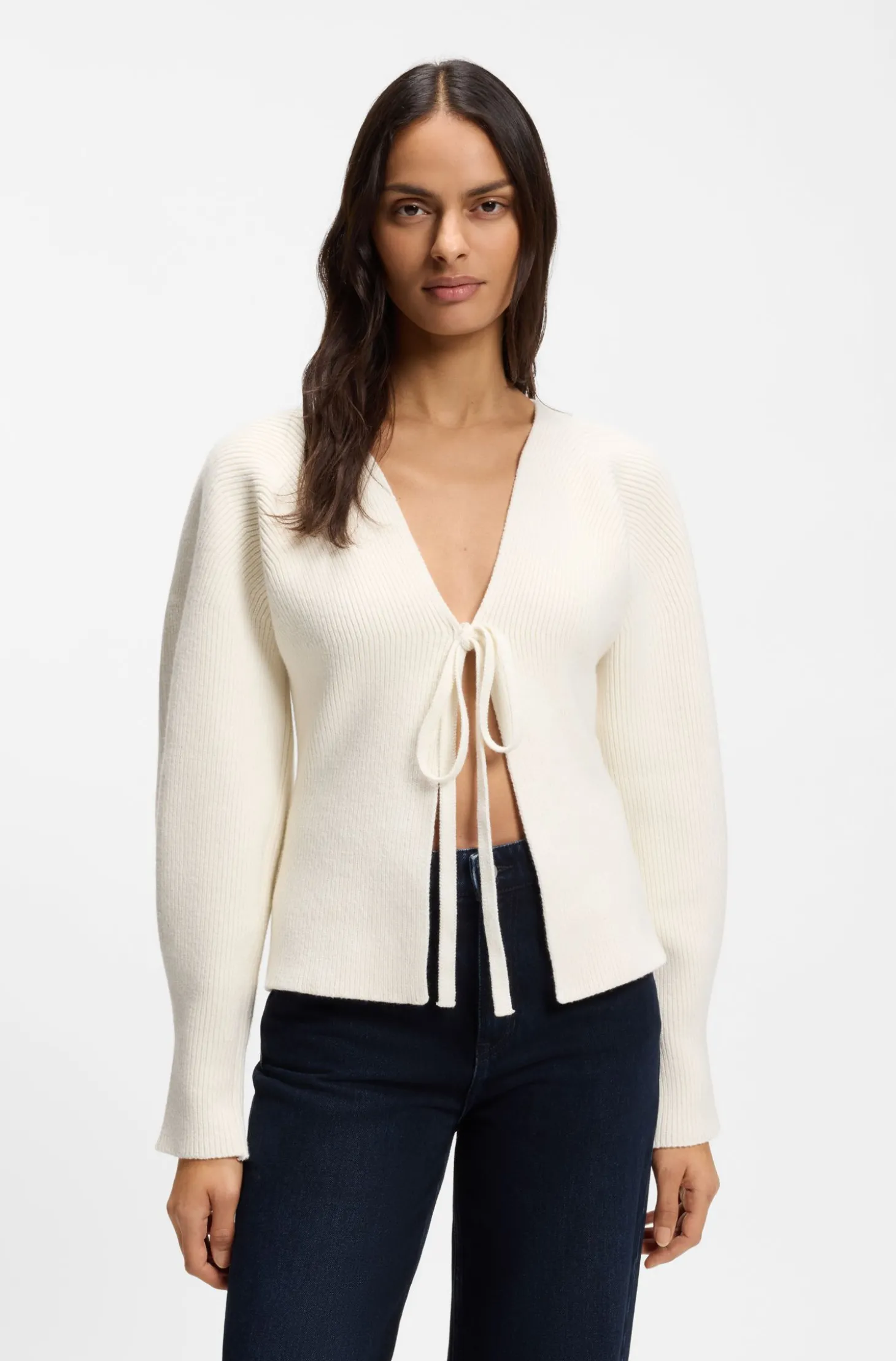 Strickjacke mit Krawatten-Vorderseite und Ballonärmel in Rippstrick