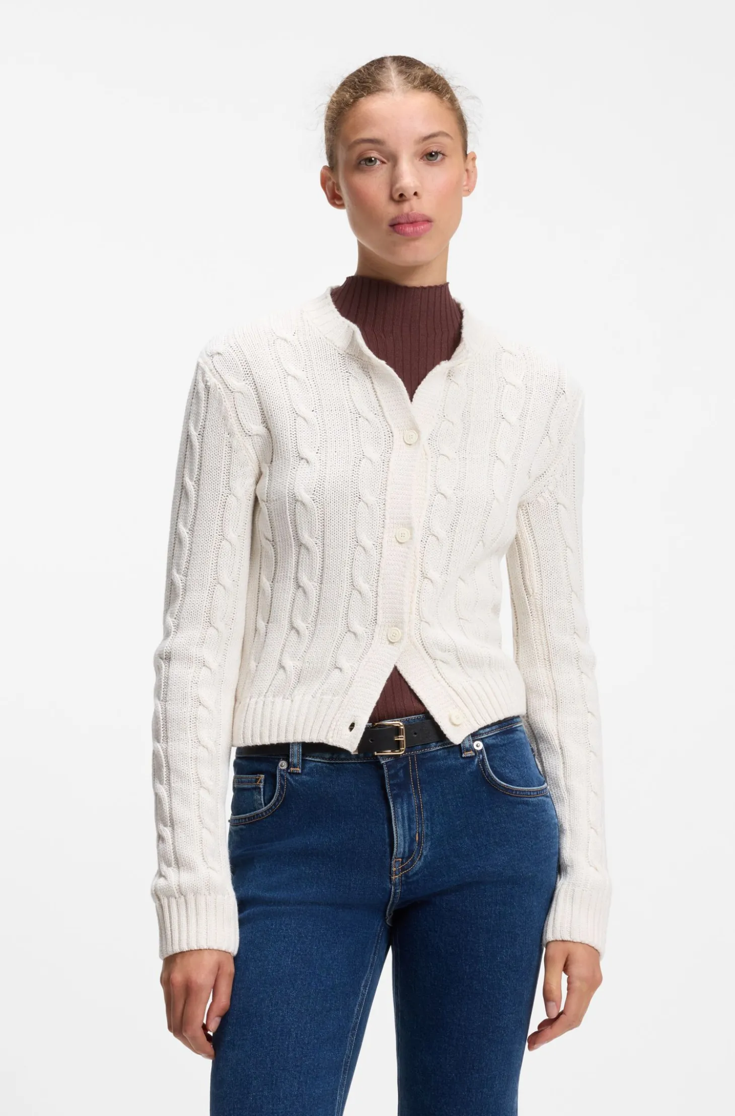 Strickjacke mit Zopfmuster und Knopfleiste