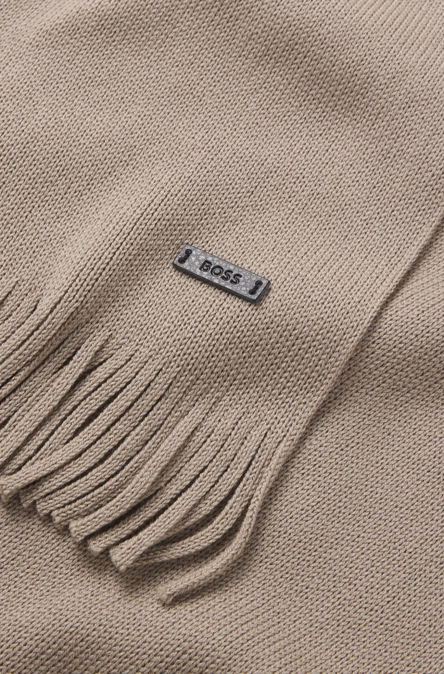 Strickschal aus Schurwolle mit Logo-Detail
