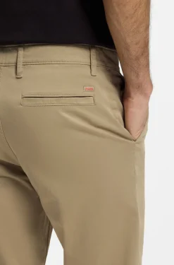 Tapered-Fit Hose aus Baumwoll-Satin mit Elasthan-Anteil