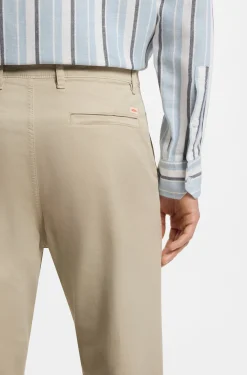 Tapered-Fit Hose aus Baumwoll-Satin mit Elasthan-Anteil
