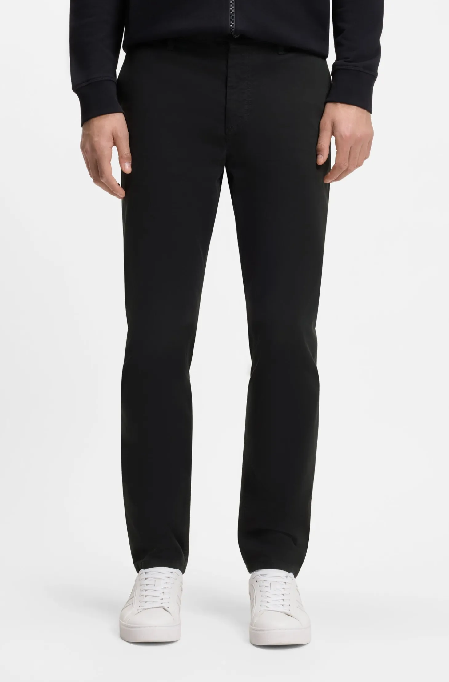 Tapered-Fit Hose aus Baumwoll-Satin mit Elasthan-Anteil