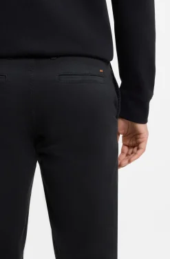 Tapered-Fit Hose aus Baumwoll-Satin mit Elasthan-Anteil