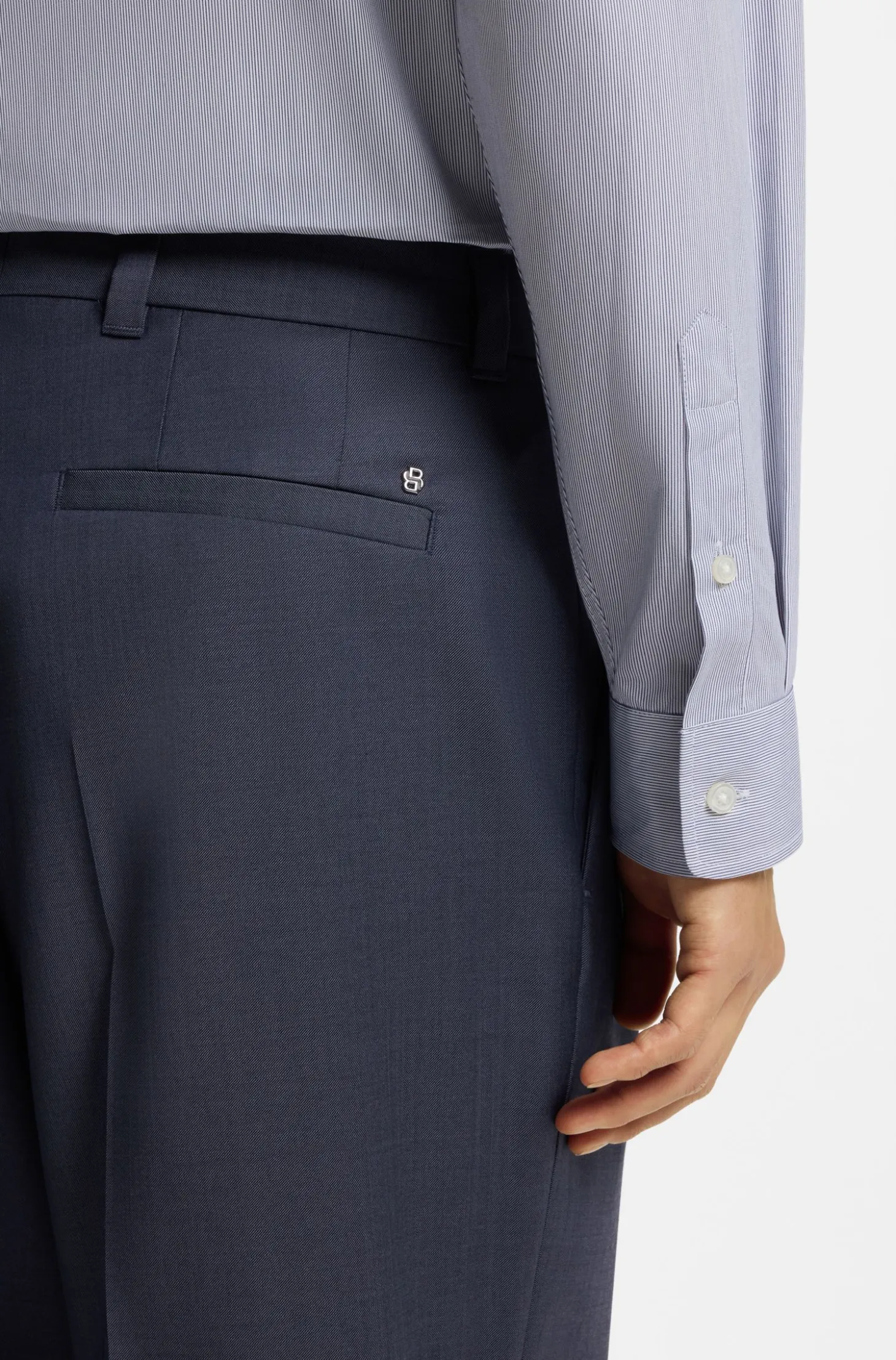 Tapered-Fit Hose aus Schurwolle mit dezentem Muster