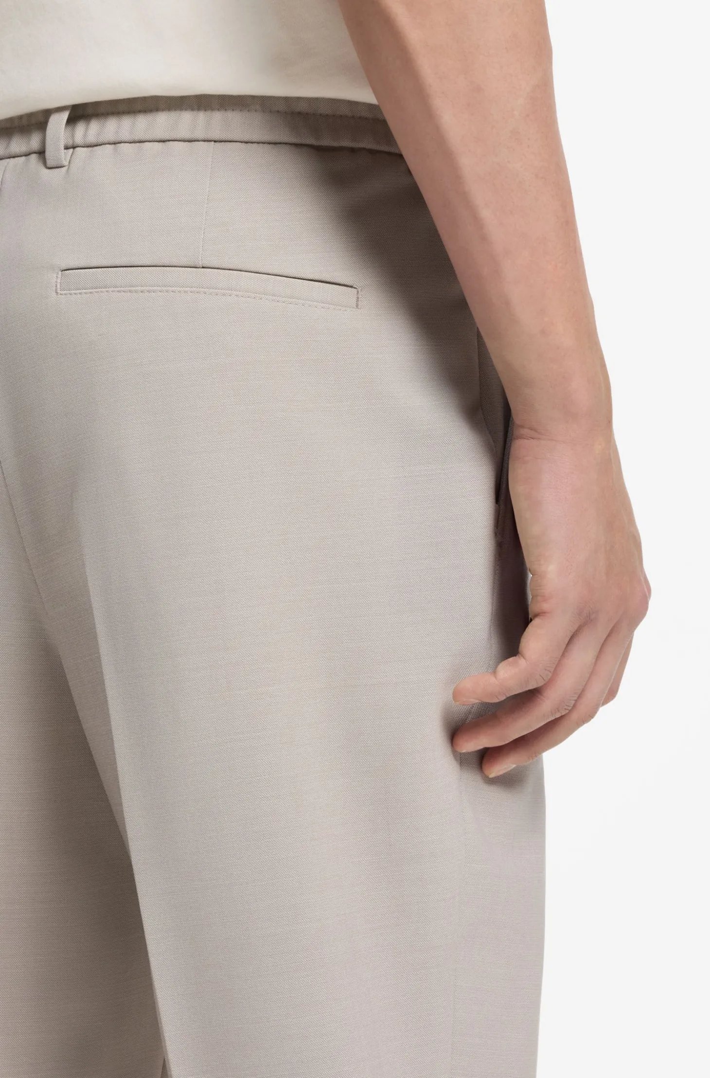 Tapered-Fit Hose aus Schurwolle mit dezentem Muster