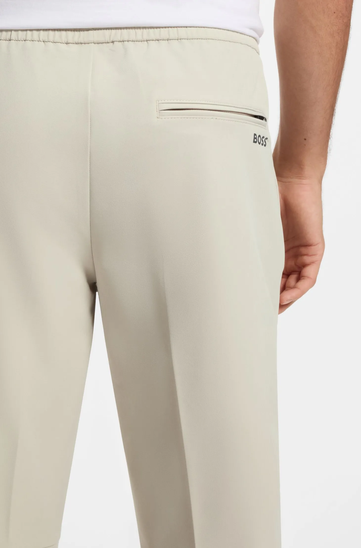 Tapered-Fit Hose aus wasserabweisendem Stretch-Gewebe
