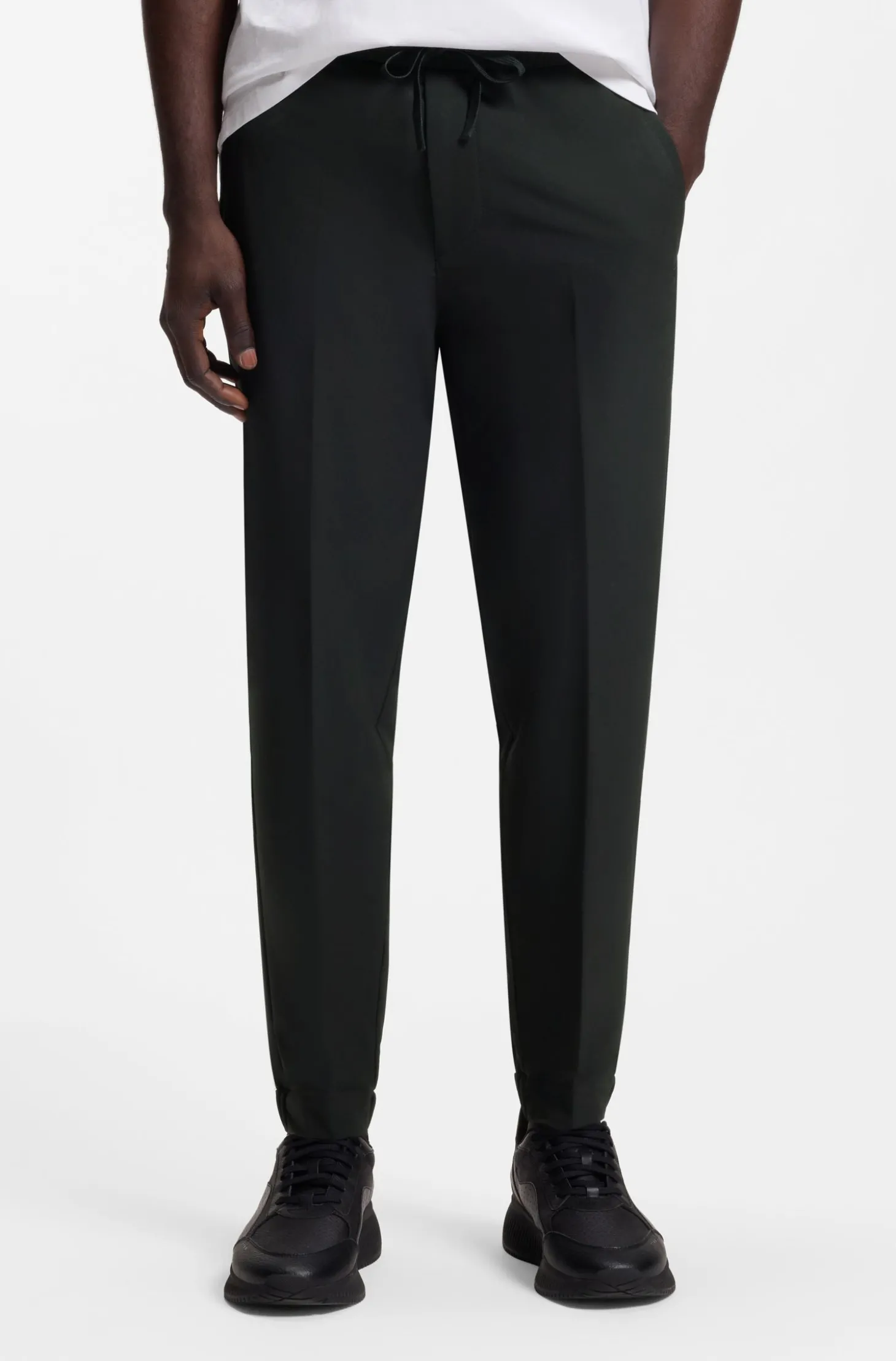 Tapered-Fit Hose aus wasserabweisendem Stretch-Gewebe