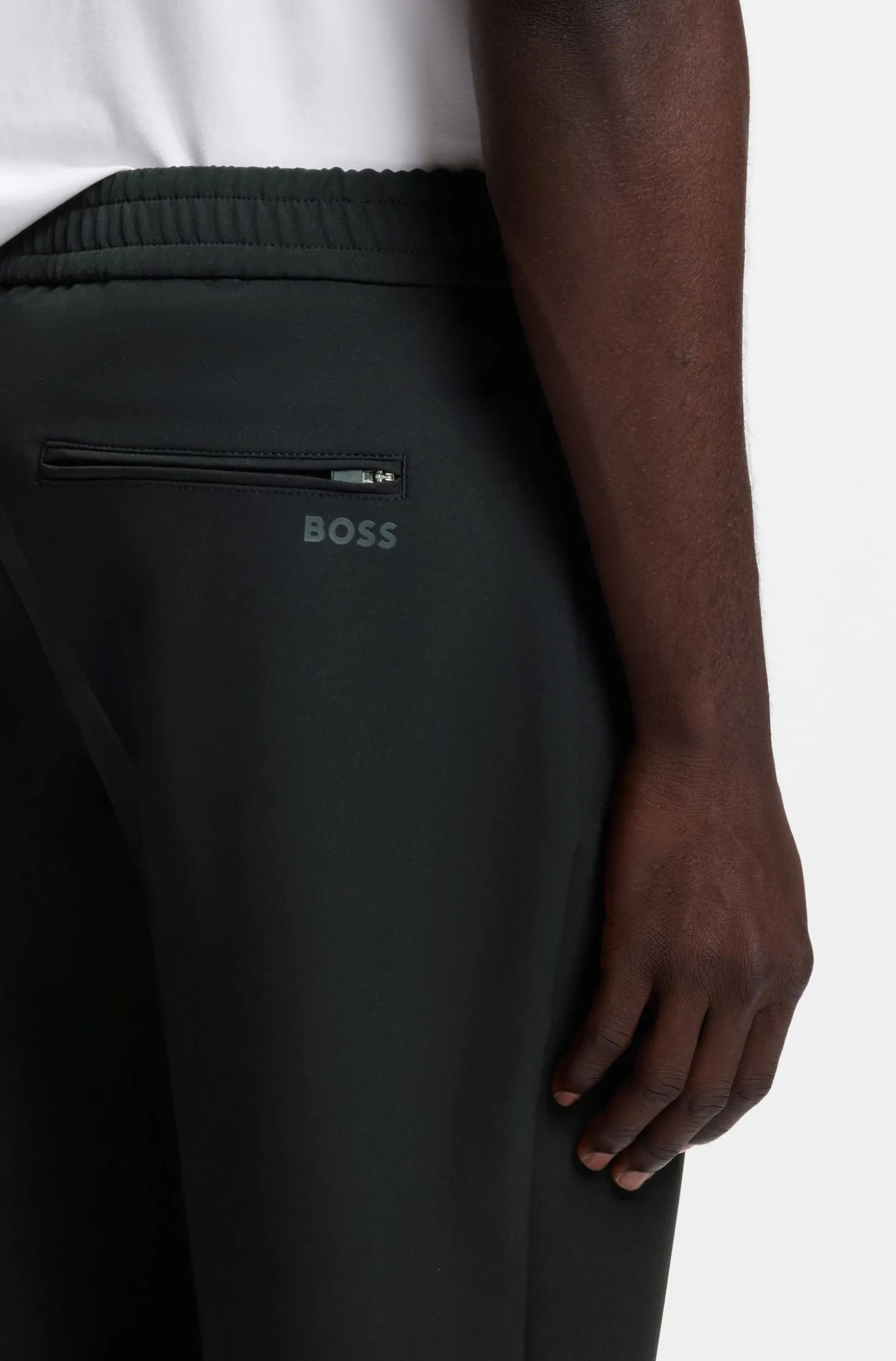 Tapered-Fit Hose aus wasserabweisendem Stretch-Gewebe