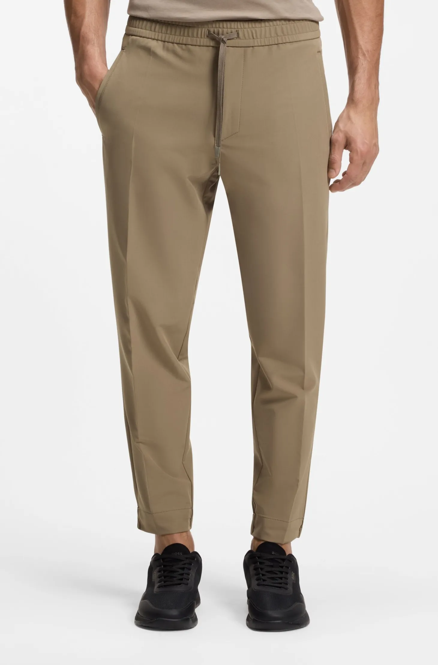 Tapered-Fit Hose aus wasserabweisendem Stretch-Gewebe