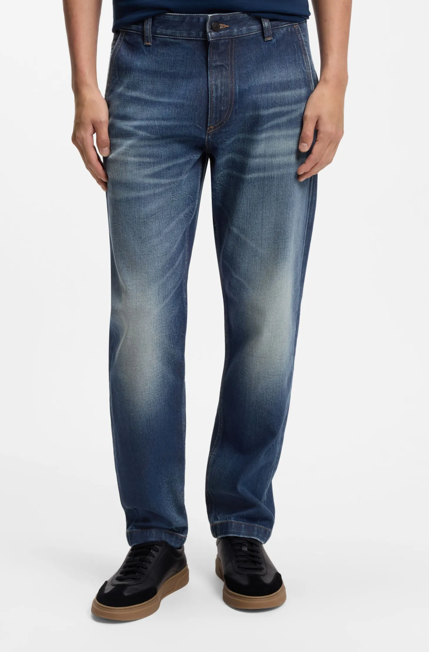 Tapered-Fit Jeans aus bequemem Stretch-Denim mit Used-Effekt