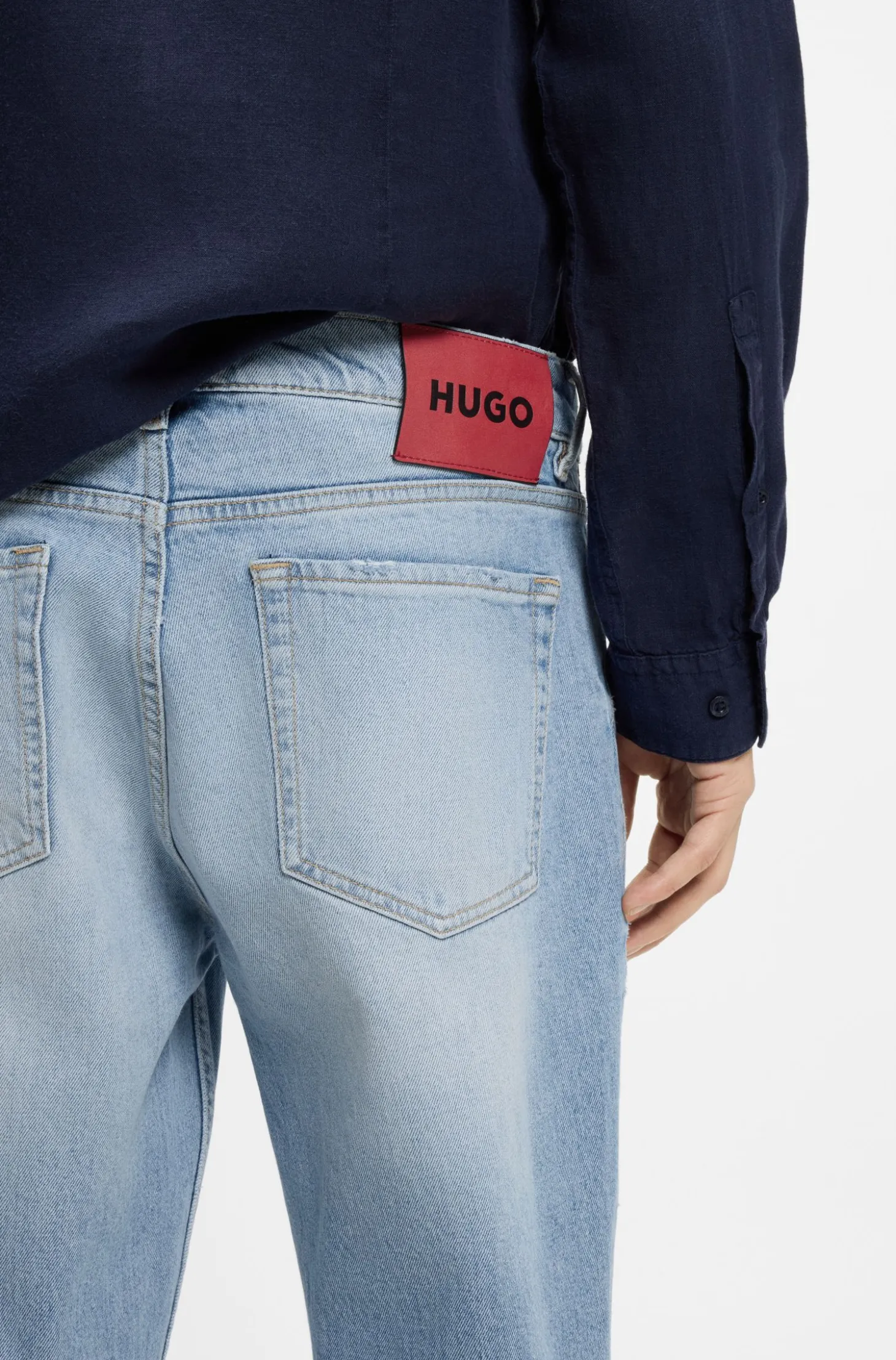 Tapered-Fit Jeans aus hellblauem, elastischem Denim