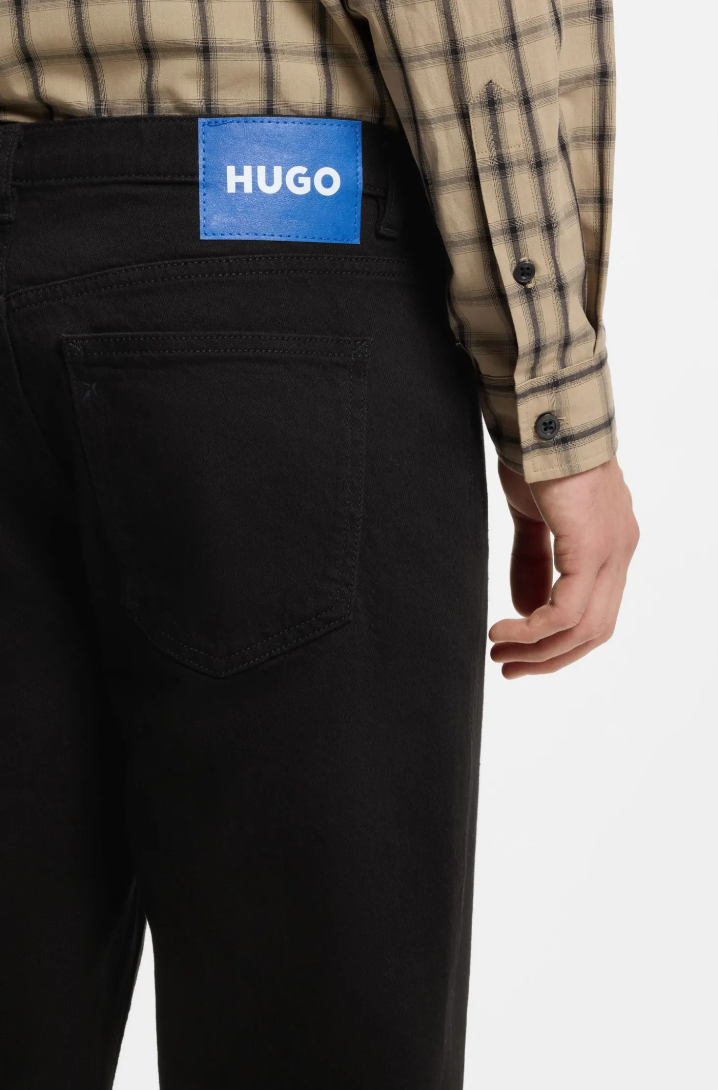 Tapered-Fit Jeans aus schwarzem Stretch-Denim