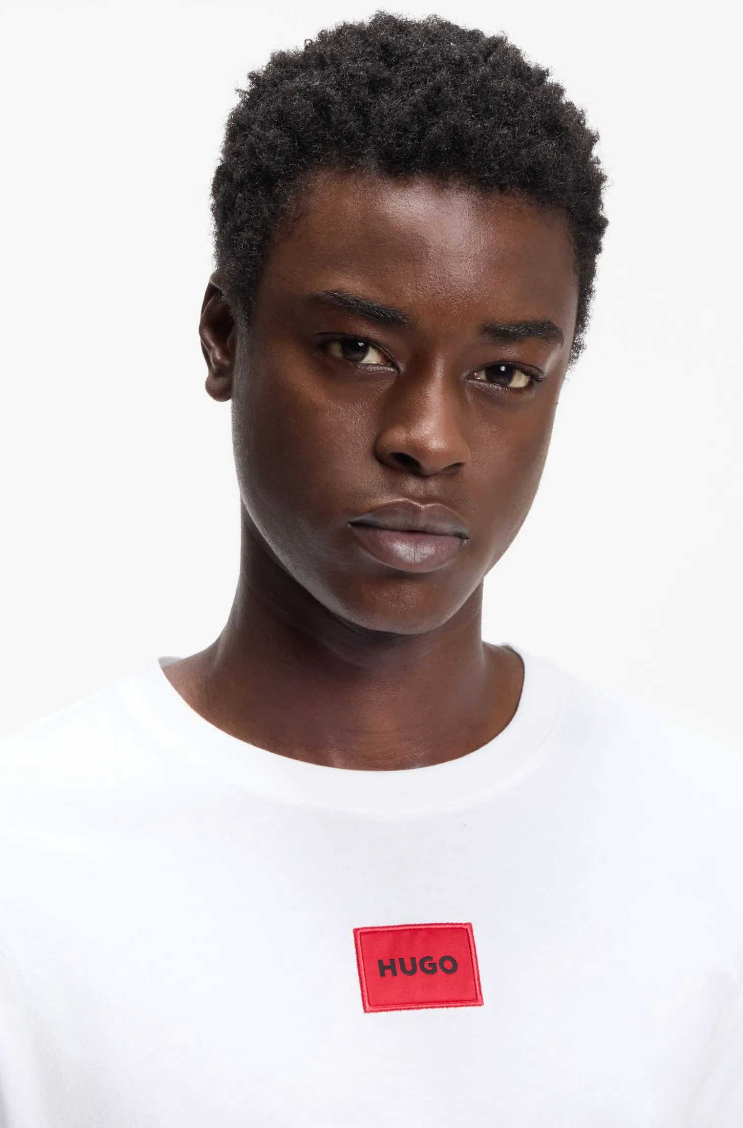 T-Shirt aus Baumwolle mit rotem gewebtem Logo-Label