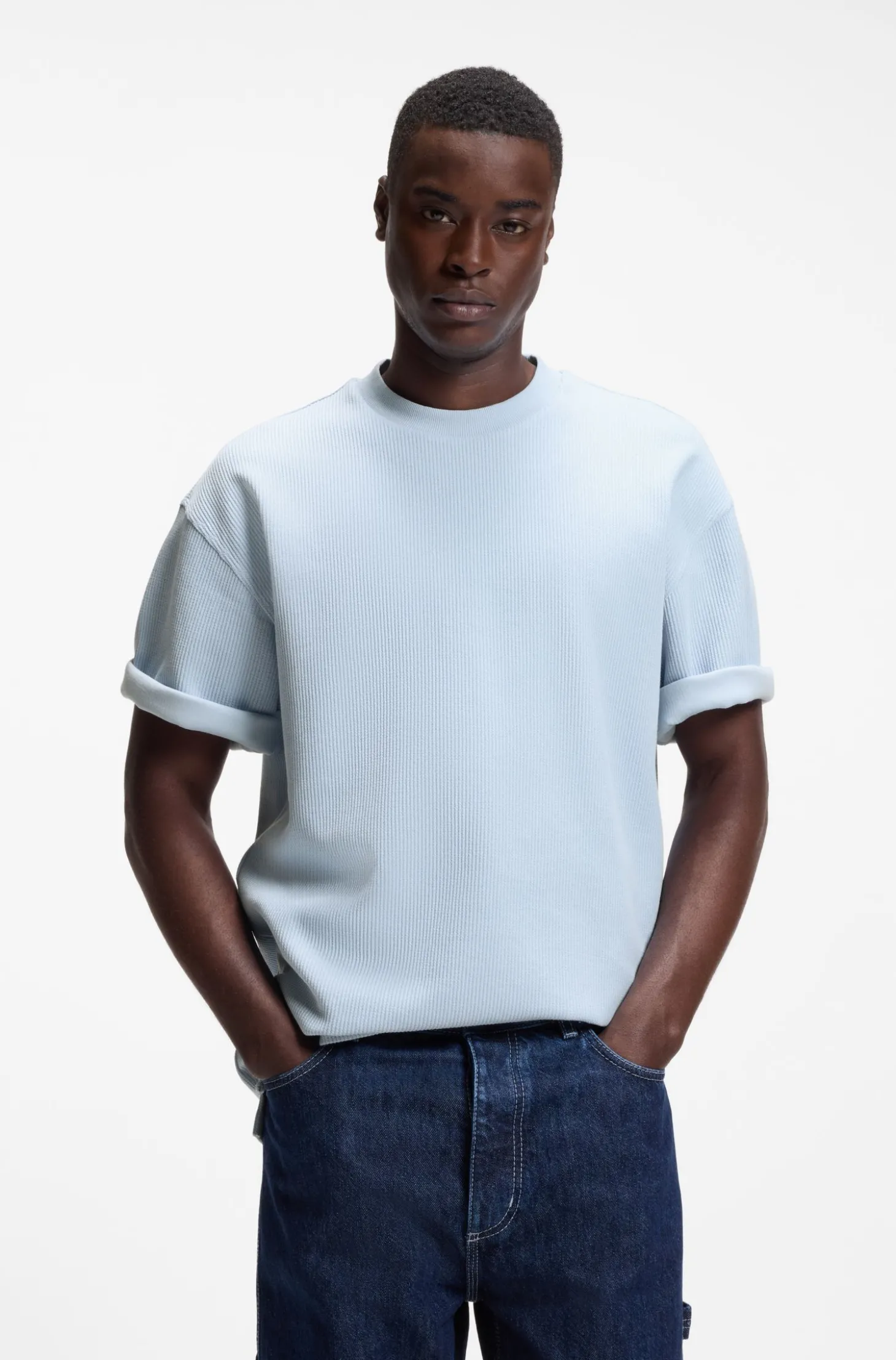 T-Shirt aus Baumwoll-Jersey mit blauem Logo-Aufnäher