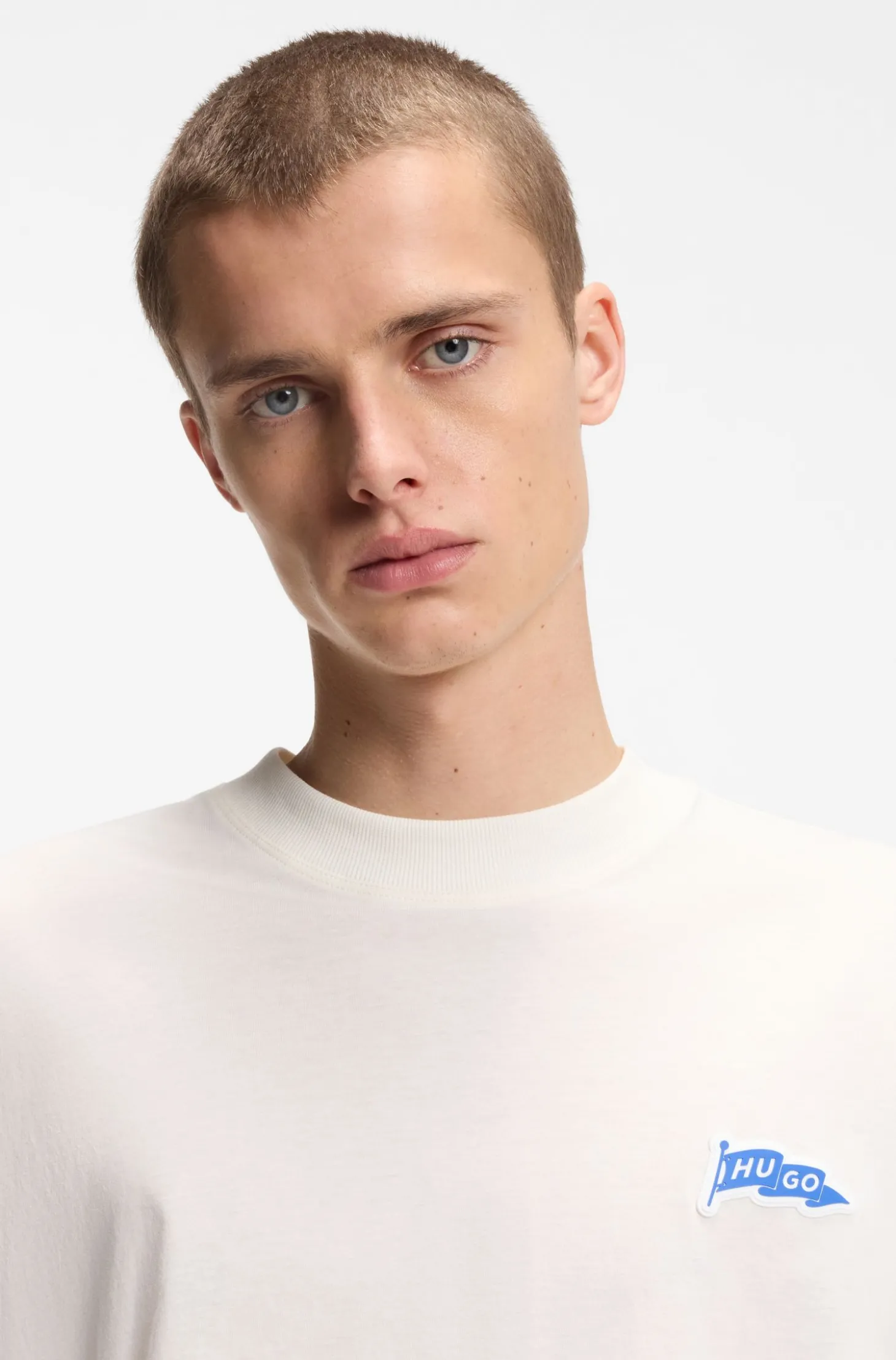 T-Shirt aus Baumwoll-Jersey mit Logo-Fähnchen