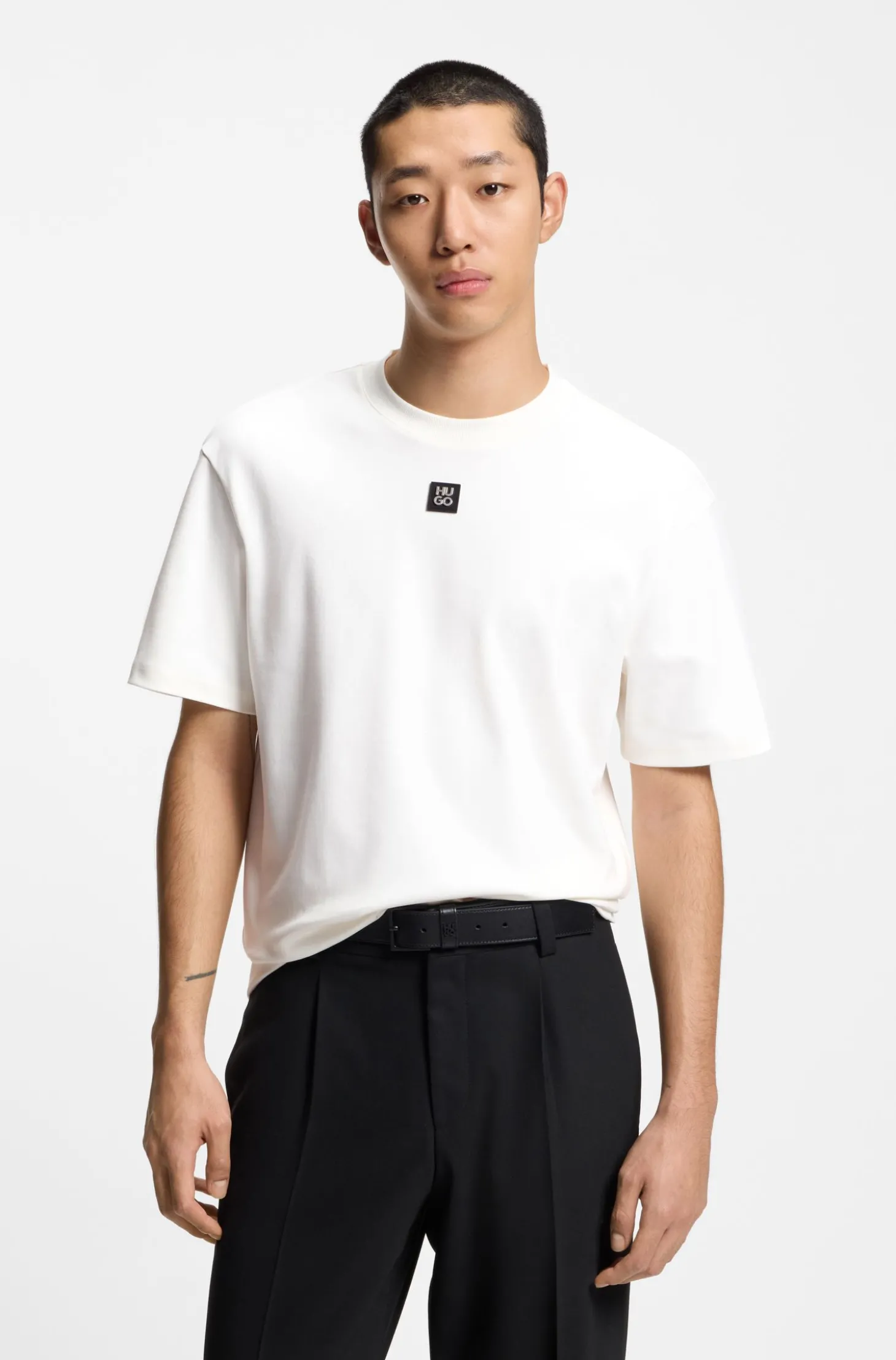 T-Shirt aus Interlock-Baumwolle mit metallenem Stack-Logo-Badge
