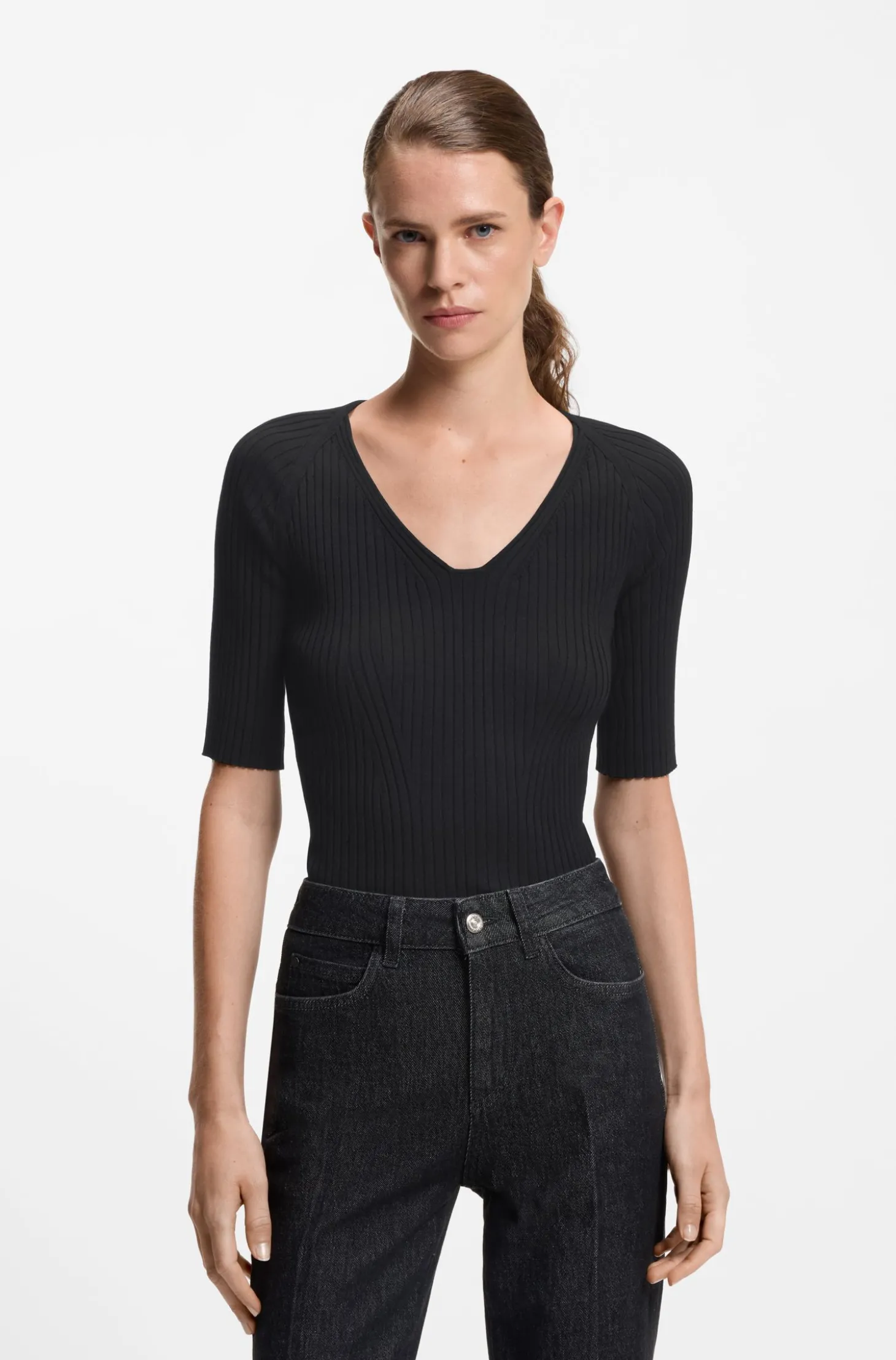 T-Shirt aus strukturiertem Strick mit tonalen Knopf-Details