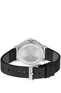 Uhr mit schwarzem Zifferblatt und Lederarmband