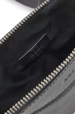 Umhängetasche aus Leder mit Logo-Prägung