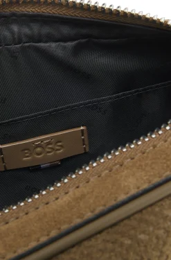 Umhängetasche aus Veloursleder mit Monogramm-Prägung