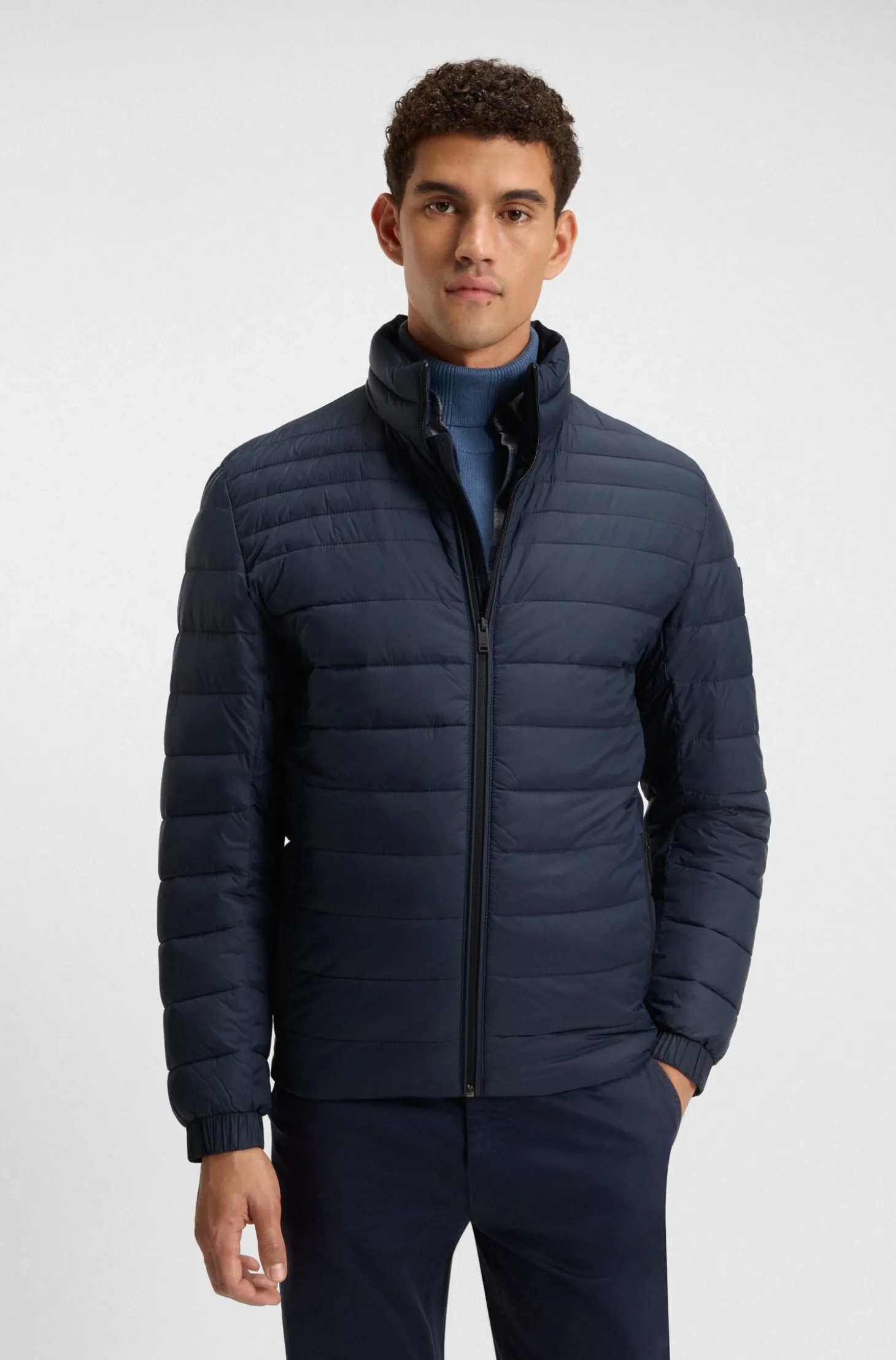 Verstaubare wattierte Jacke mit wasserabweisendem Finish und Logo-Badge