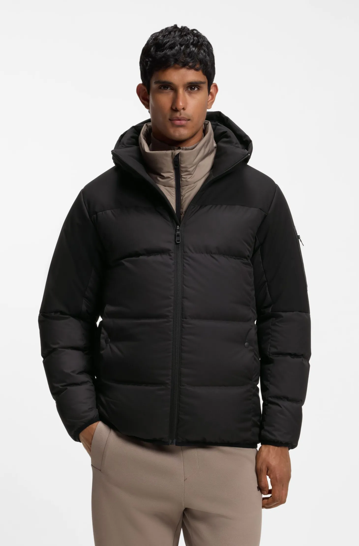 Wasserabweisende Daunenjacke mit abnehmbarer Kapuze