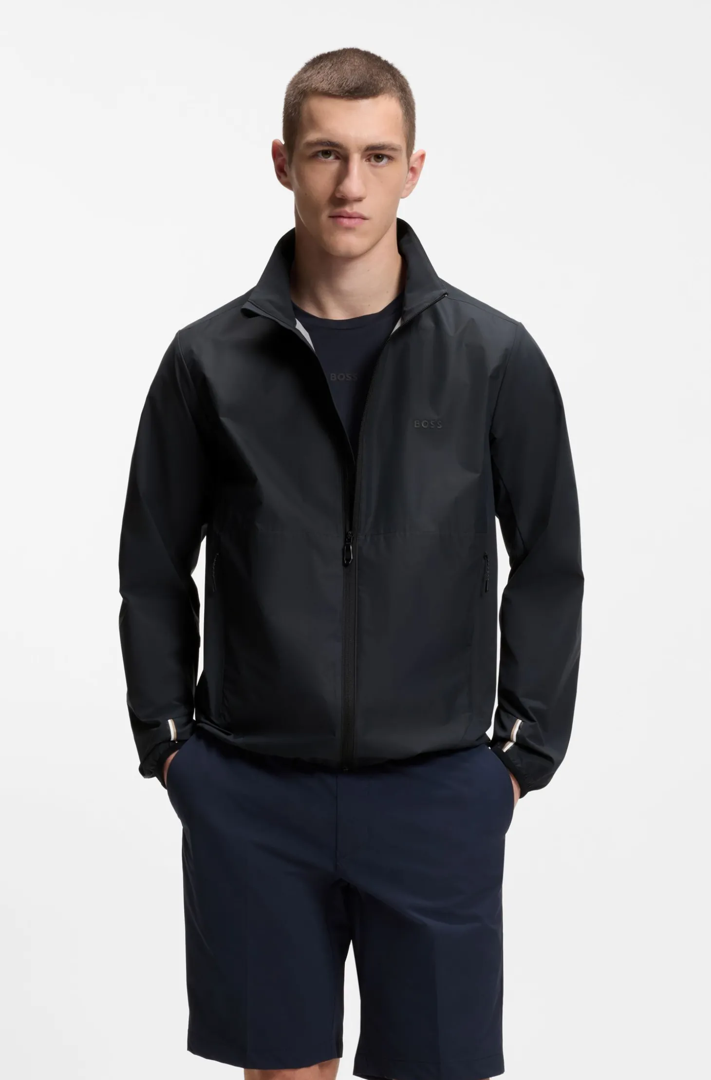 Wasserabweisende Jacke aus Vier-Wege-Stretch-Gewebe