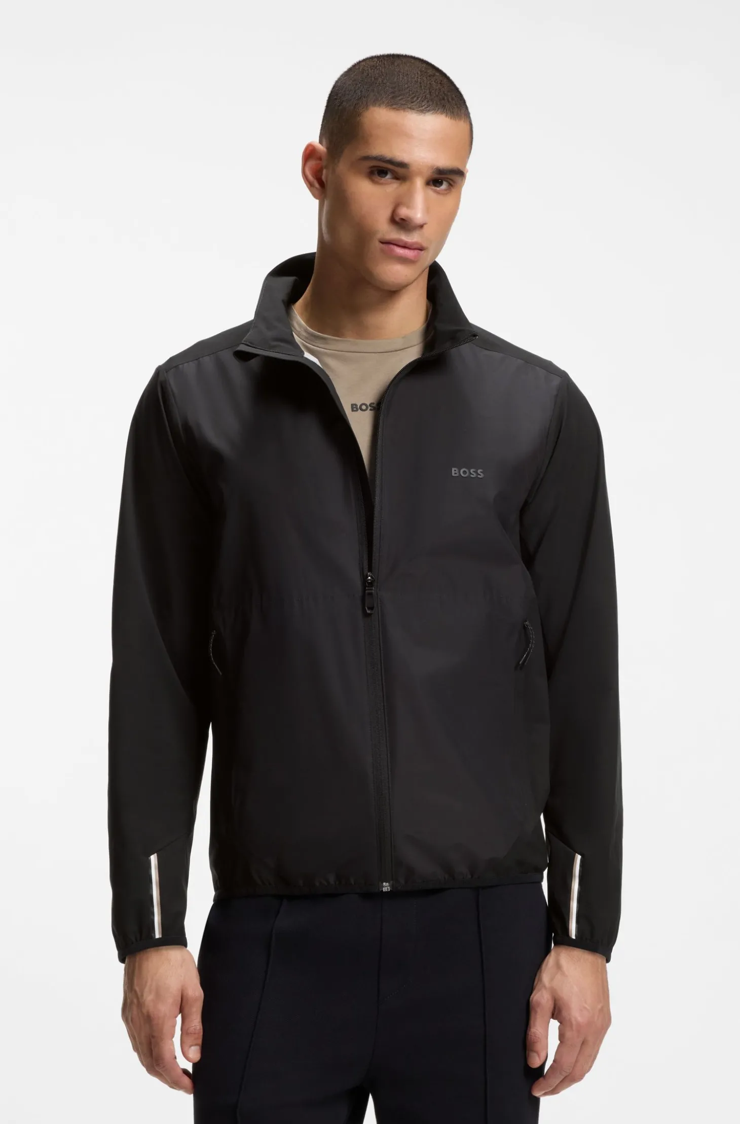 Wasserabweisende Jacke aus Vier-Wege-Stretch-Gewebe