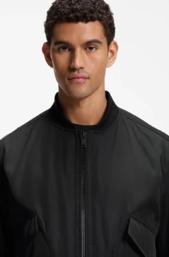 Wasserabweisende Jacke mit abnehmbarem Kapuzeneinsatz